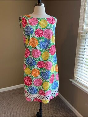 Lilly Pulitzer Hydrangea Dress with Tie Shoulder Size 8. Preppy, Resort, Summer